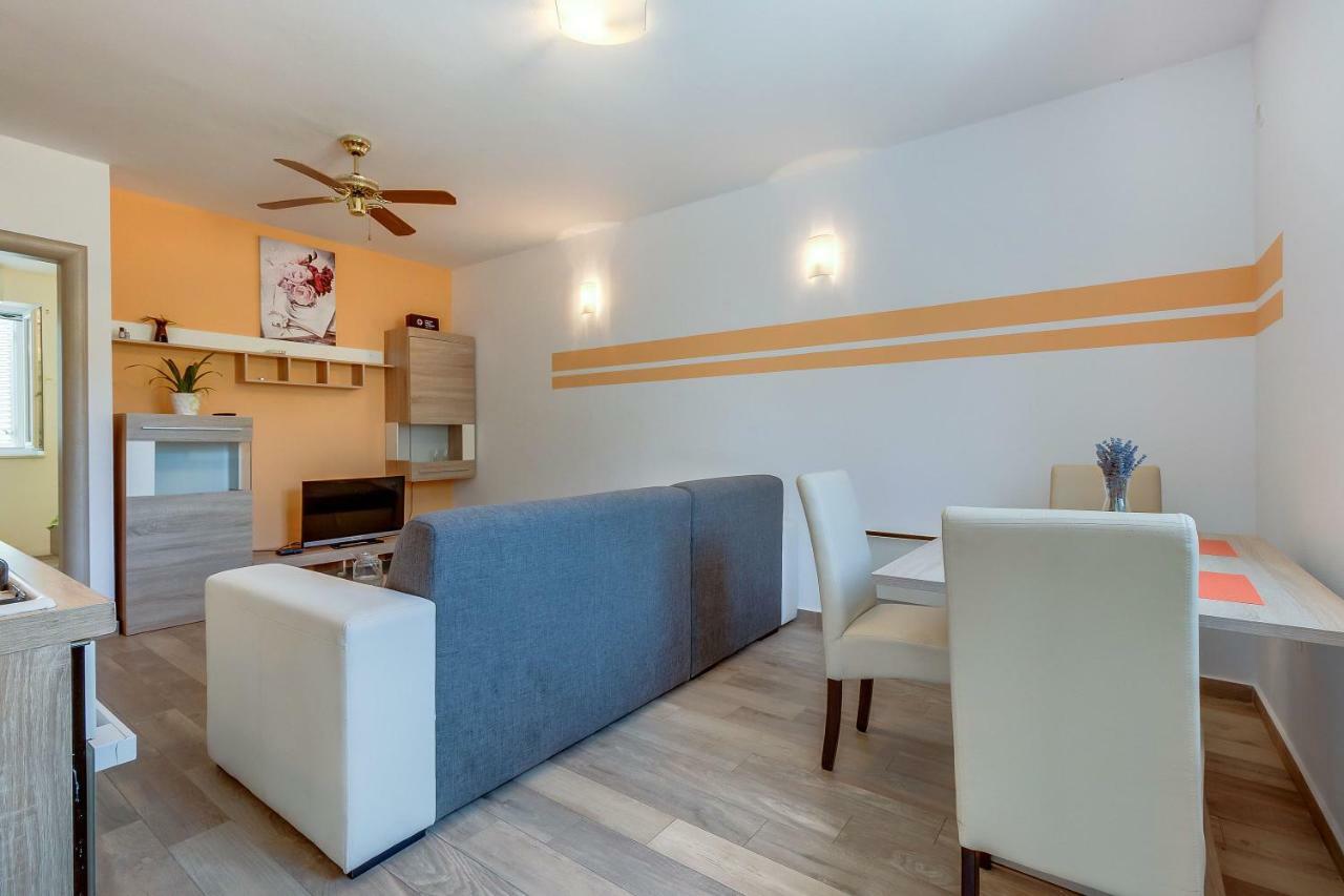 Danica Apartment *