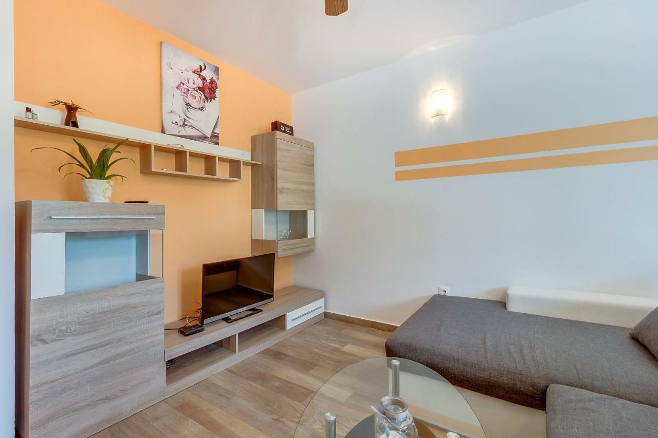 Apartment Danica Nerezine