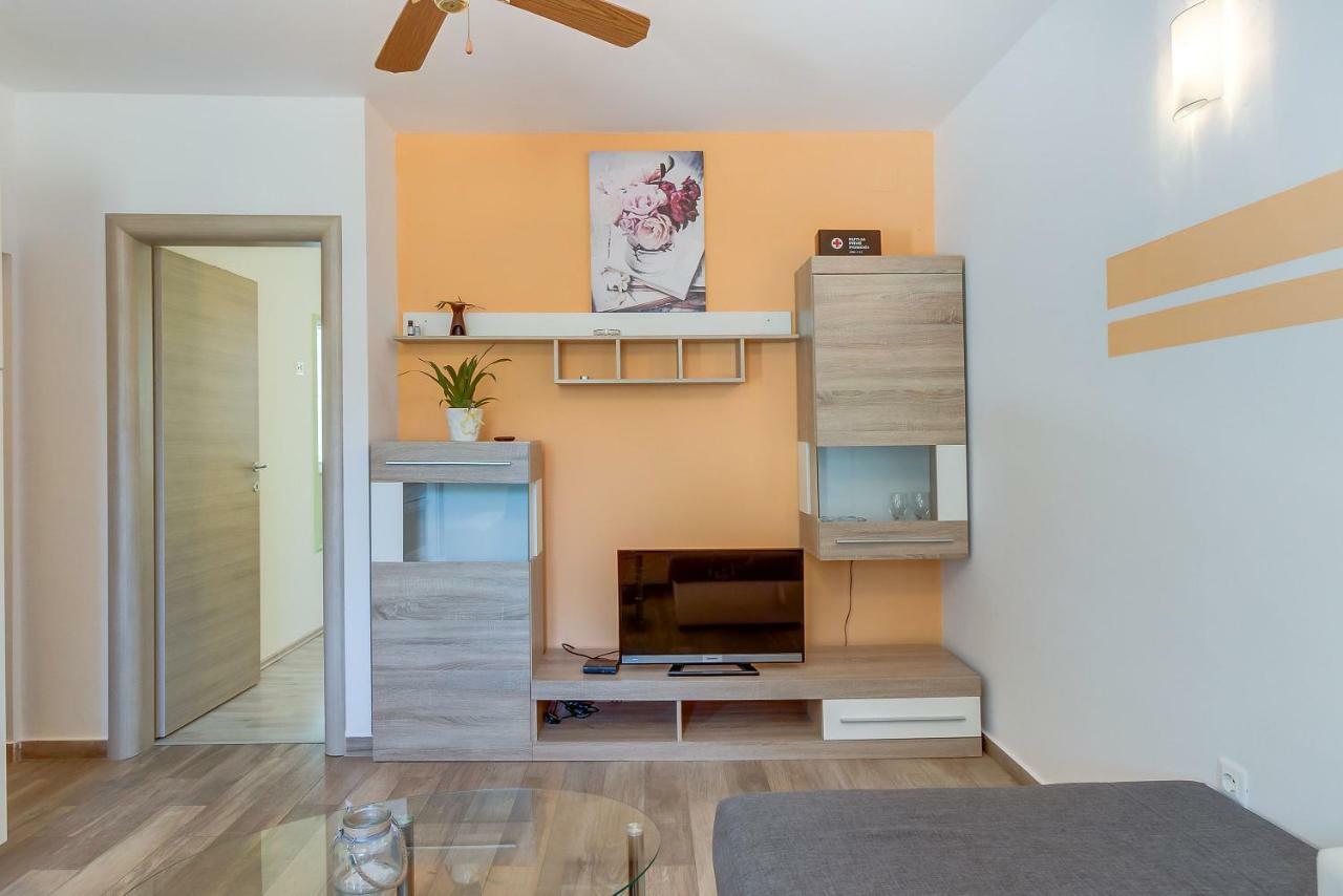 Apartment Danica Nerezine